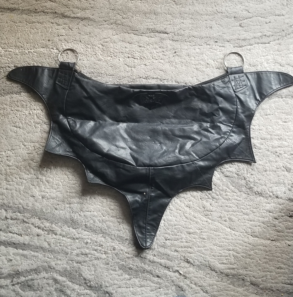 Kreepsville bat shoulder bag - Picture 3 of 10